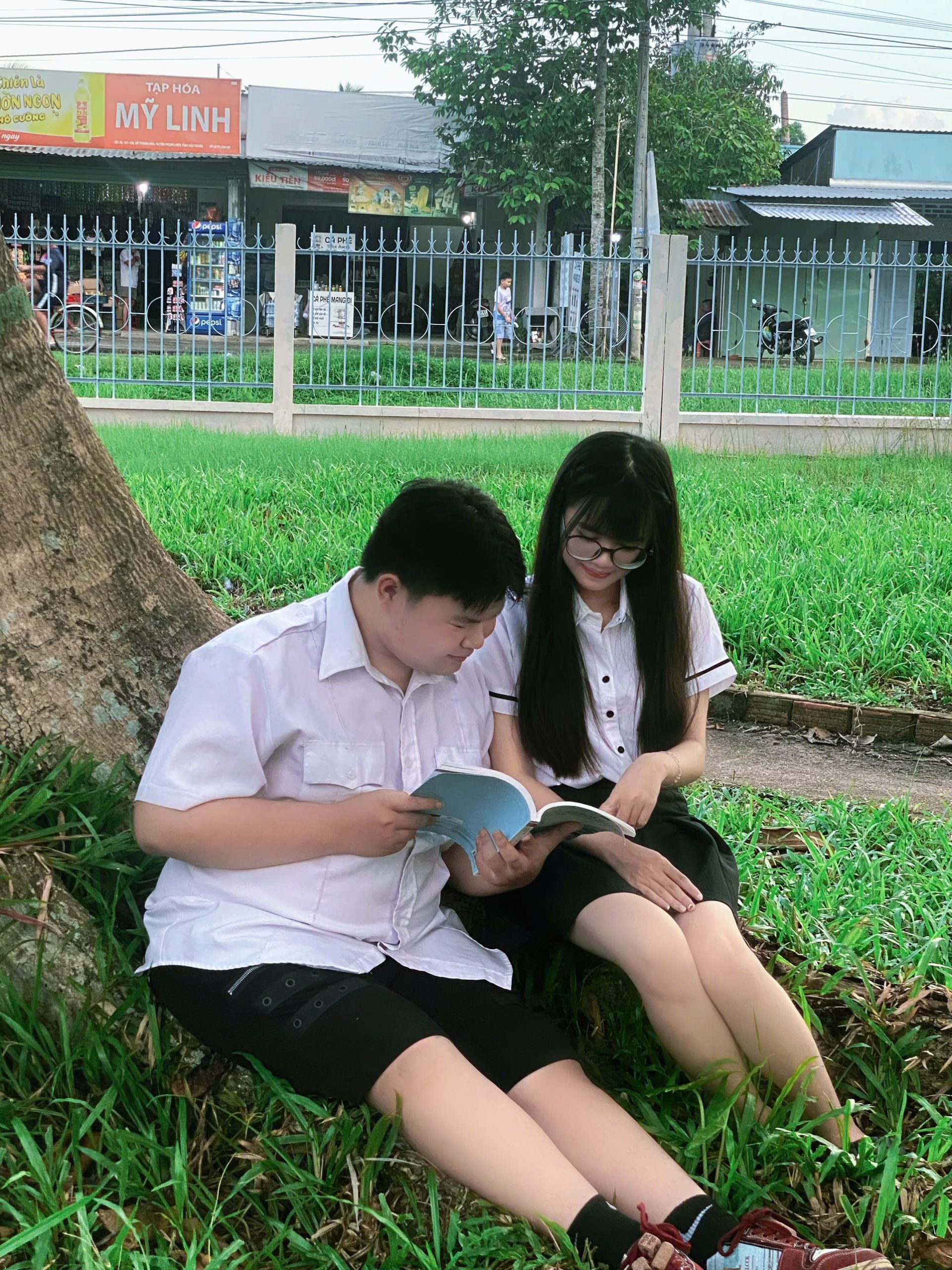 chup-anh-nhom-ban-tuoi-tre-tai-hieu-anh-ky-uc-thanh-xuan