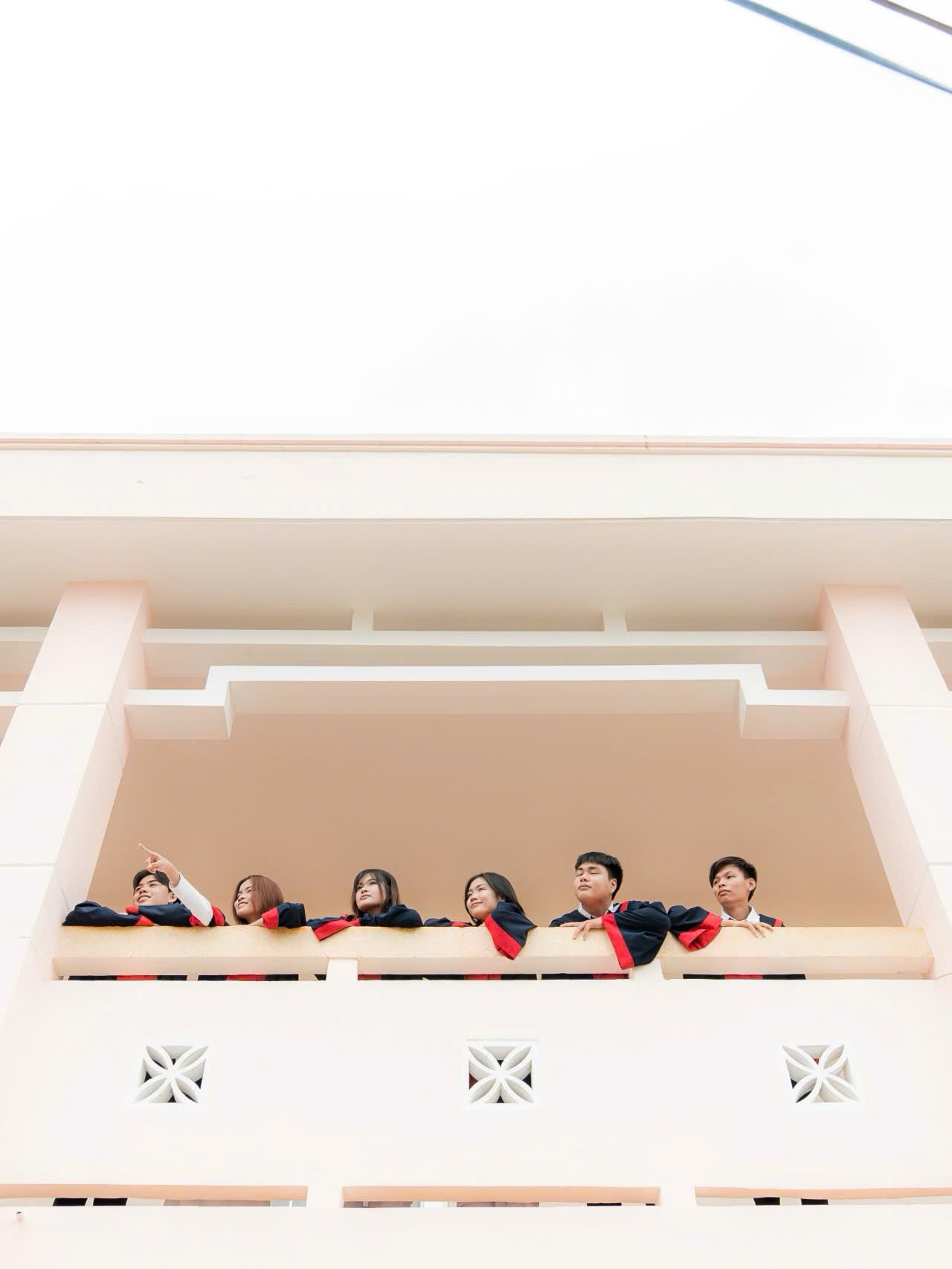 chup-anh-nhom-ban-tuoi-tre-tai-hieu-anh-ky-uc-thanh-xuan