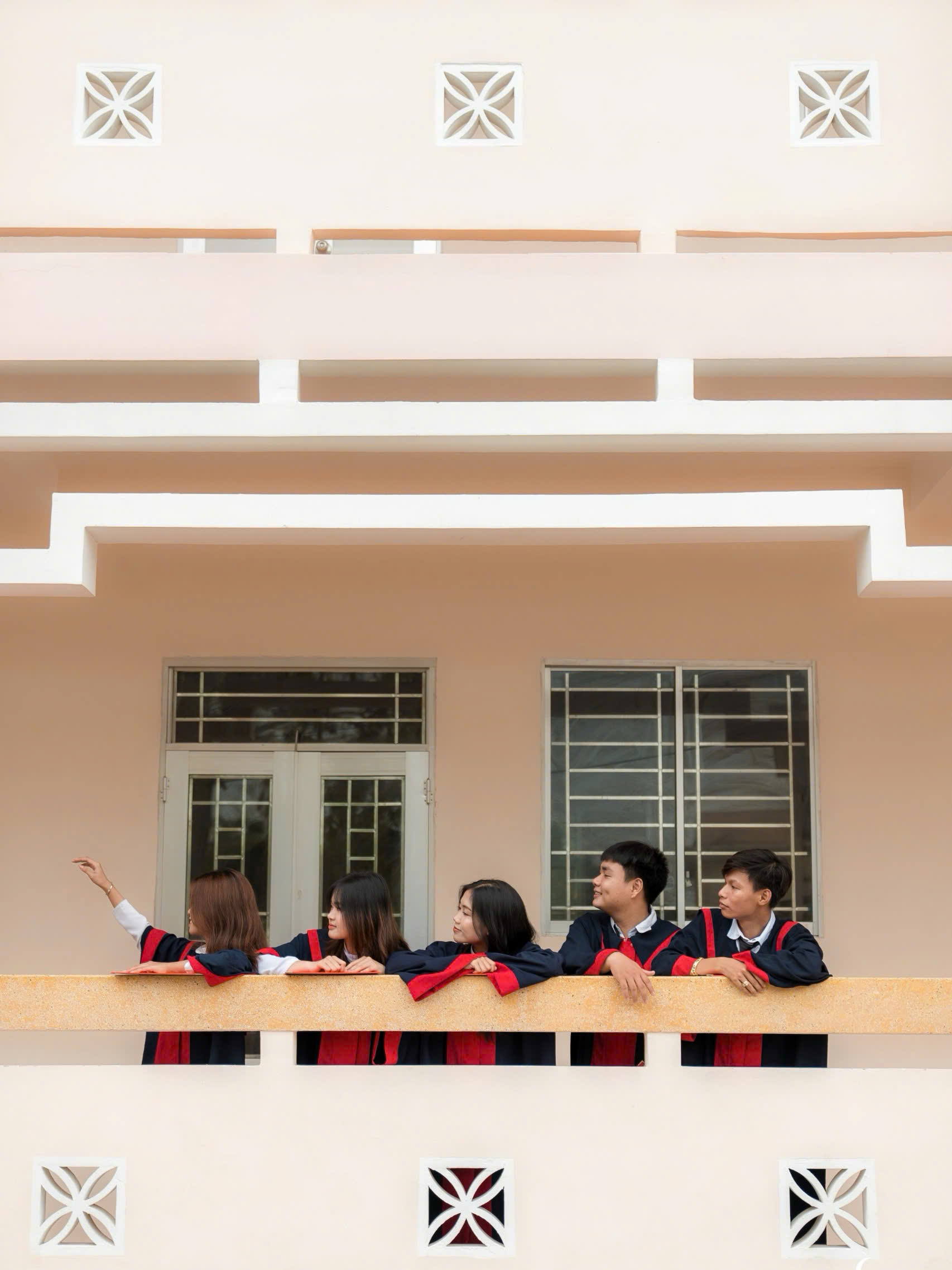 chup-anh-nhom-ban-tuoi-tre-tai-hieu-anh-ky-uc-thanh-xuan