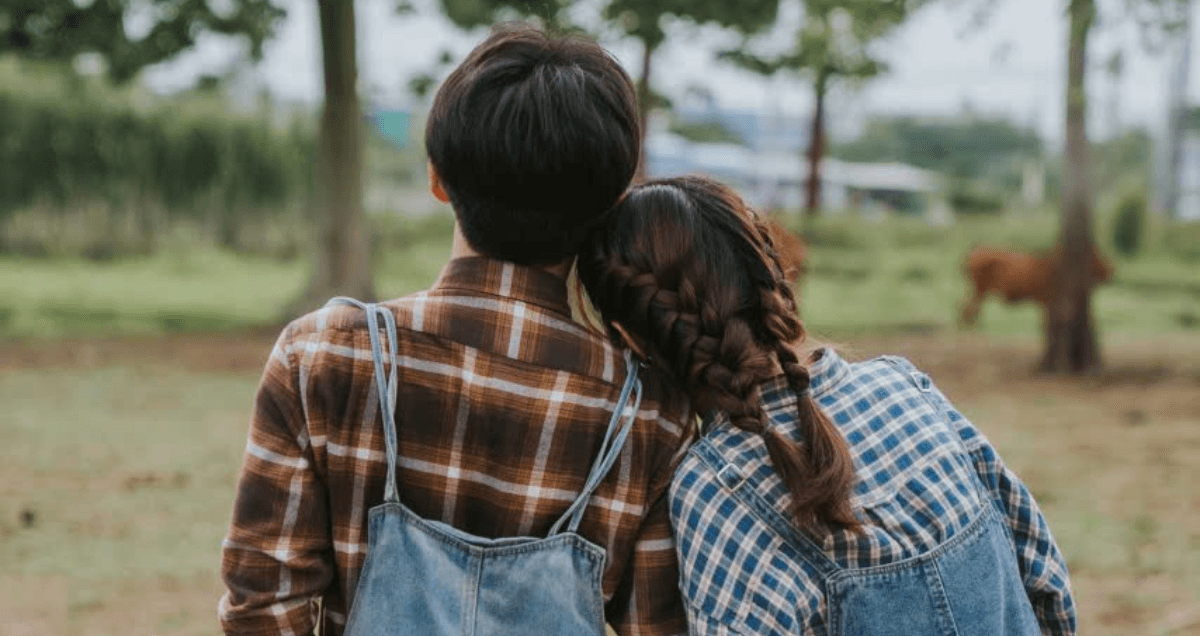 Bộ ảnh kỷ yếu cặp đôi giúp ghi dấu tình yêu tuổi học trò
