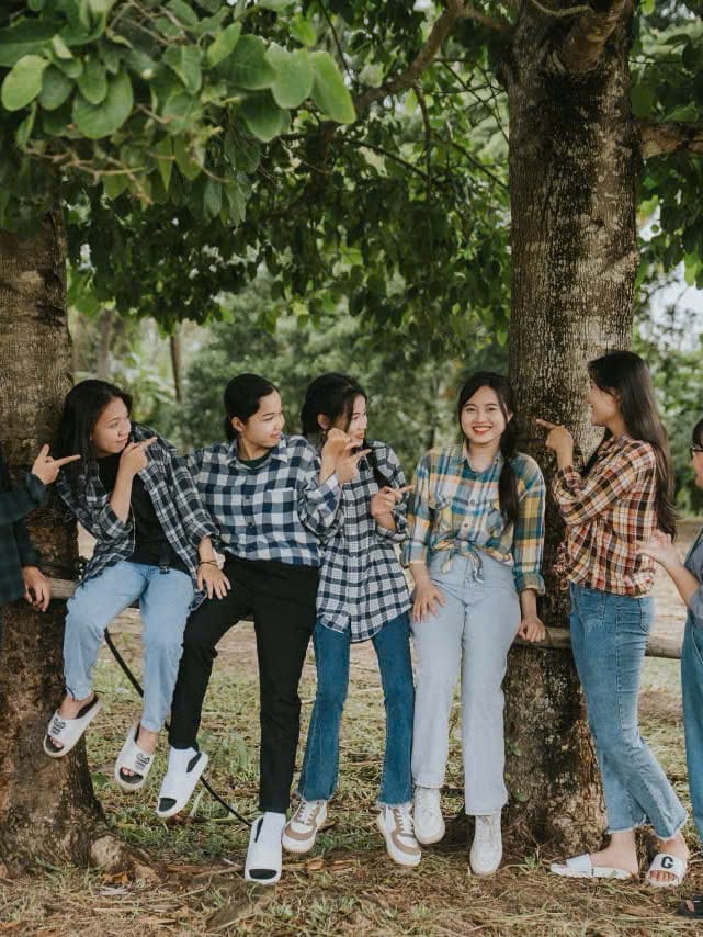 chup-anh-nhom-ban-tuoi-tre-tai-hieu-anh-ky-uc-thanh-xuan