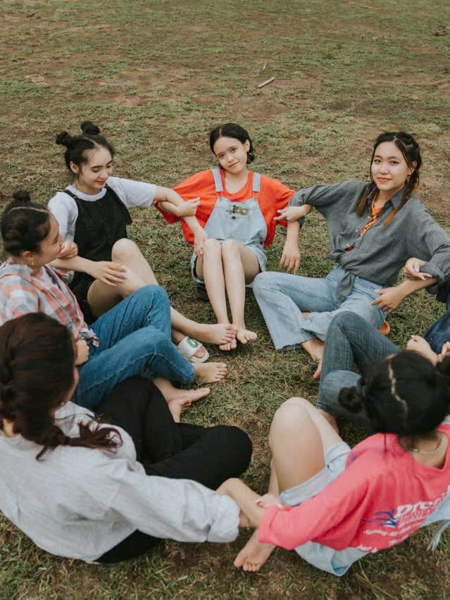 chup-anh-nhom-ban-tuoi-tre-tai-hieu-anh-ky-uc-thanh-xuan