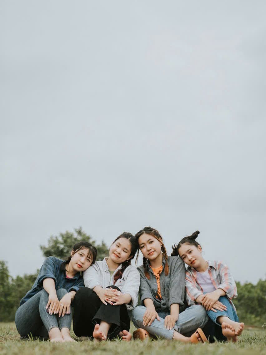 chup-anh-nhom-ban-tuoi-tre-tai-hieu-anh-ky-uc-thanh-xuan