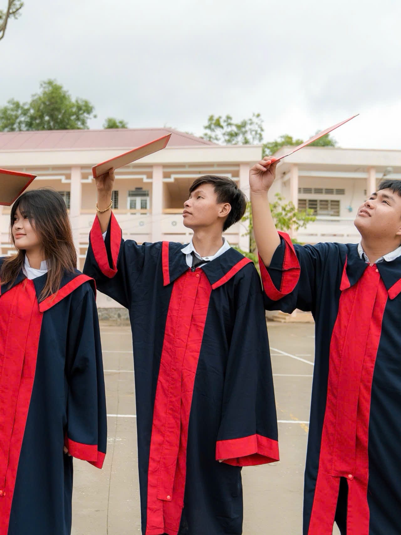 chup-anh-nhom-ban-tuoi-tre-tai-hieu-anh-ky-uc-thanh-xuan